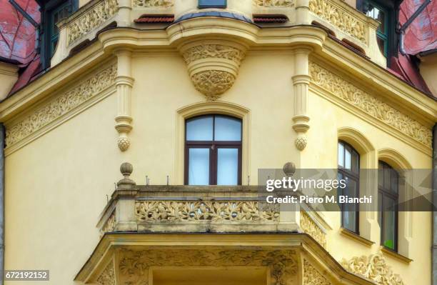 riga - balcone fotografías e imágenes de stock