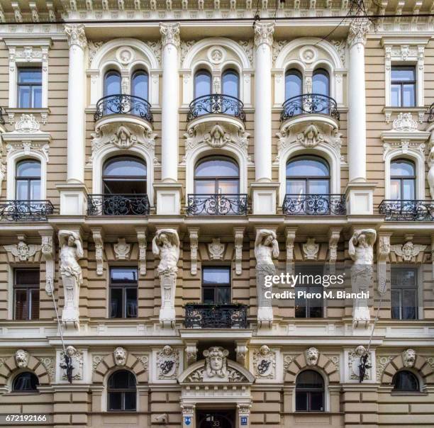 riga - balcone fotografías e imágenes de stock