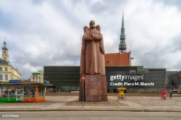 riga - statua stock-fotos und bilder