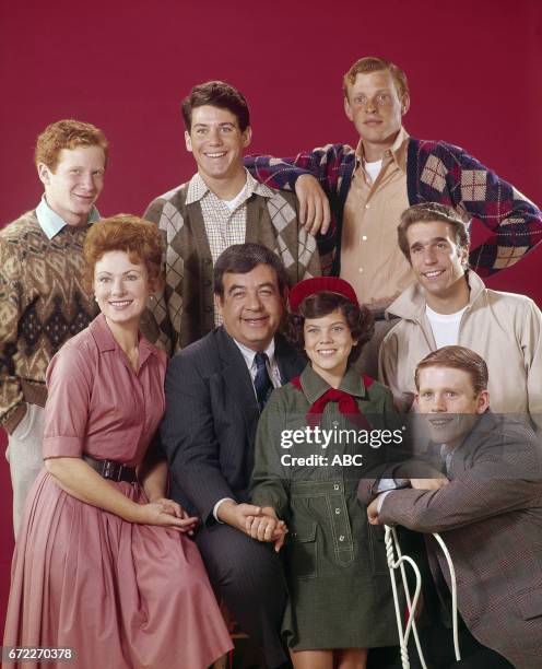 Gallery - 1974 talent: DONNY MOST, MARION ROSS, ANSON WILLIAMS, TOM BOSLEY, ERIN MORAN, GAVAN O'HERLIHY, HENRY WINKLER, RON HOWARD photographer: Walt...