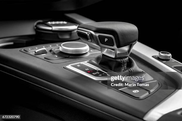 modern car gearbox lever - auto cockpit bildbanksfoton och bilder