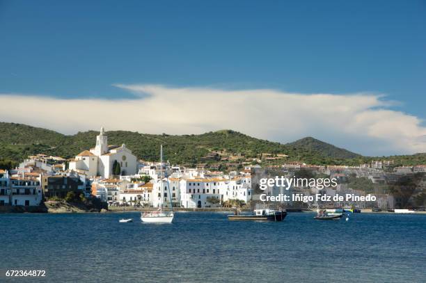 view of cadaqués- alt empordà comarca- girona- catalonia- spain - cadaqués fotografías e imágenes de stock