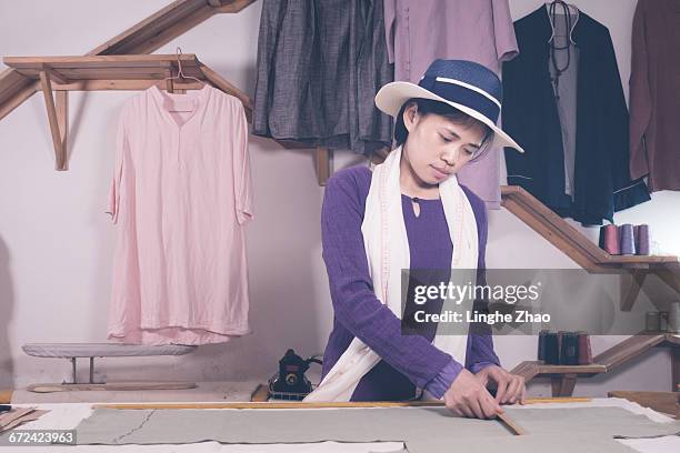 designer working in her studio - linghe zhao stock pictures, royalty-free photos & images