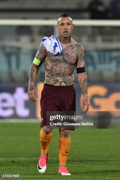 Radja Nainggolan of AS Roma celebrates the victory after the Serie A match between Pescara Calcio and AS Roma at Adriatico Stadium on April 24, 2017...