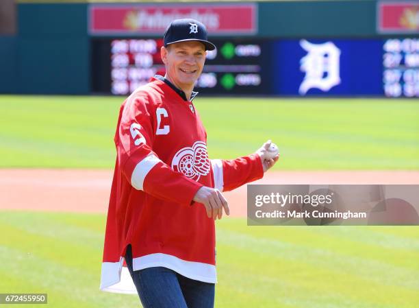 Former Detroit Red Wing and Hockey Hall-of-Fame member Nicklas Lidstrom throws out the ceremonial first pitch prior to the MLB game between the...