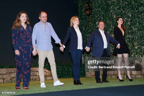 Actors of the piece, Alysson Paradis and Lionel Abelanski, Anne Jacquemin, Daniel Russo and Alice Dessuant acknowledge the applause of the audience...