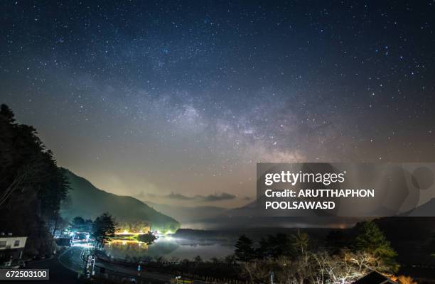 milky way and star on mt.fuji , shojiko lake , yamanashi , japan - paysage volcanique photos et images de collection