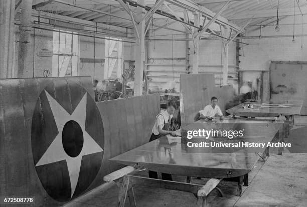 Workers Assembling Airplane Wings during World War I, Lowe, Willard & Fowler Engineering Company, College Point, Queens, New York, USA, Bain News...