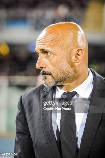 Roma coach Luciano Spalletti during the Serie A match between Pescara Calcio and AS Roma at Adriatico Stadium on April 24, 2017 in Pescara, Italy.