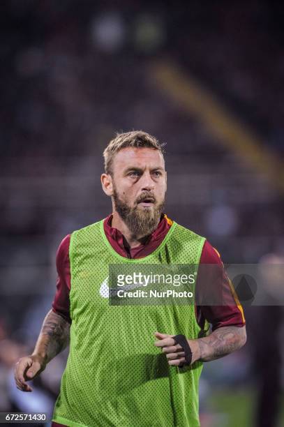 Daniele De Rossi during warm up before the Italian Serie A football match Pescara vs Roma on April 24 in Pescara, Italy.