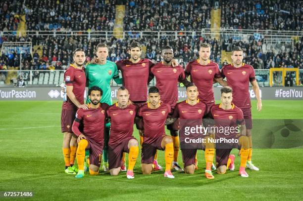 Team of AS Roma prior the Serie A match between Pescara Calcio and AS Roma at Adriatico Stadium on April 24, 2017 in Pescara, Italy.