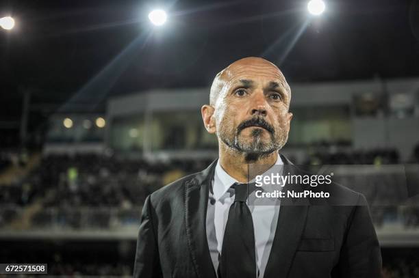 Roma coach Luciano Spalletti during the Serie A match between Pescara Calcio and AS Roma at Adriatico Stadium on April 24, 2017 in Pescara, Italy.