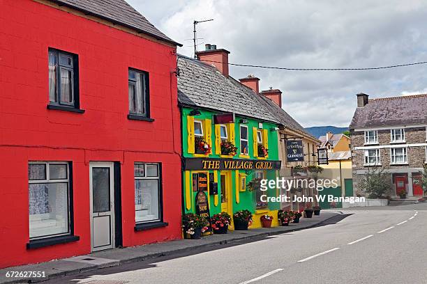 kilgarvan, county kerry, ireland - irish pub fotografías e imágenes de stock