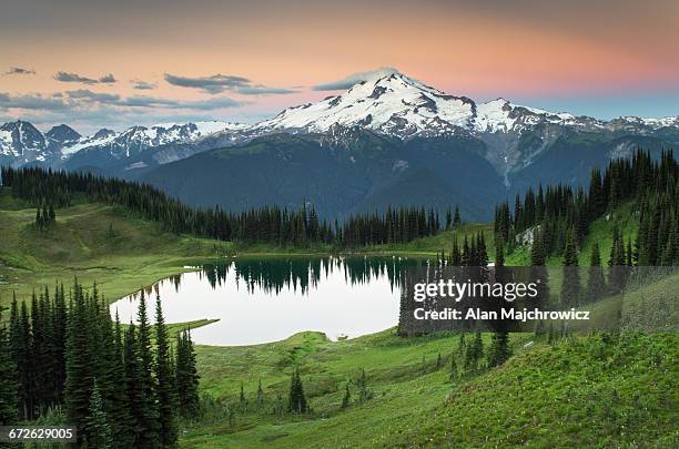 image lake glacier peak north cascades - wildnisgebiet glacier peak stock-fotos und bilder