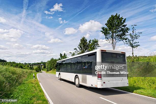 commuter bus - autobus fotografías e imágenes de stock