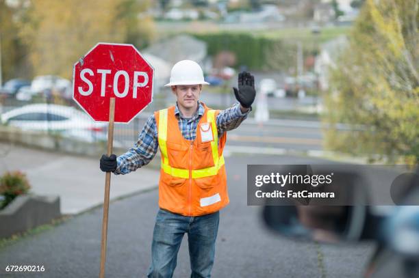 obra vial - stop fotografías e imágenes de stock