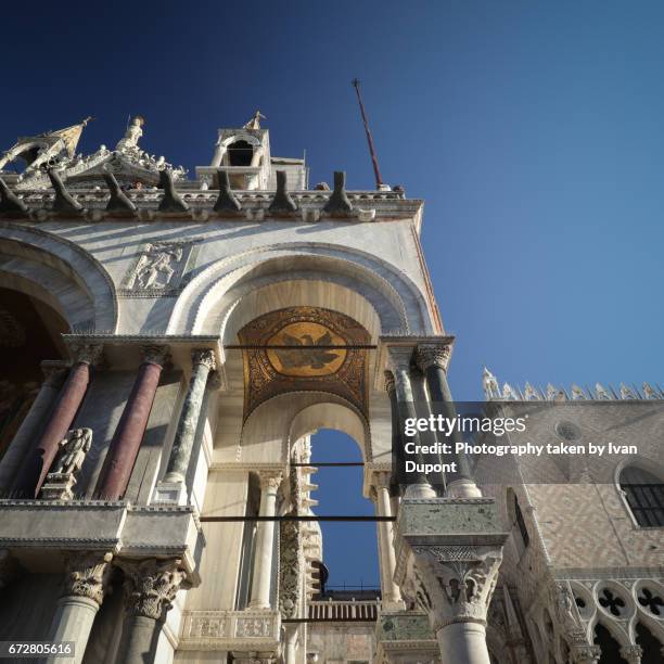 la palazzo ducale - ciel sans nuage stock-fotos und bilder