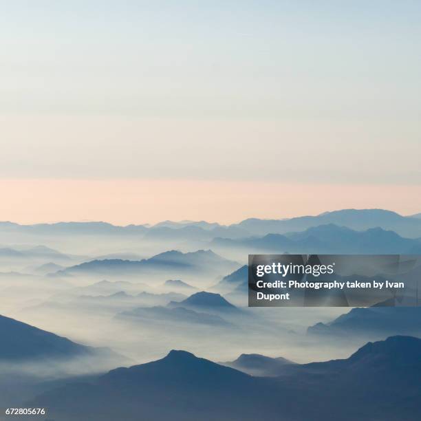 les dolomites en hiver - échappée belle stock pictures, royalty-free photos & images