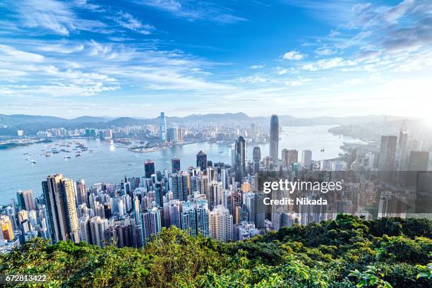 hong kong skyline bij zonsopgang - hongkong stockfoto's en -beelden