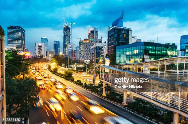 moderne indonesië hoofdstad jakarta - indonesia cityscape stockfoto's en -beelden