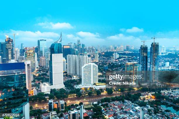 moderne indonesië hoofdstad jakarta - indonesia cityscape stockfoto's en -beelden