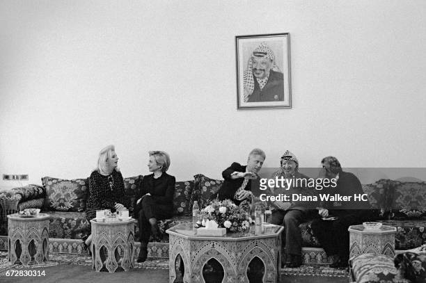 President William Clinton, First Lady Hillary Rodham Clinton, Chairman Yasser Arafat of the Palestinian Authority and his wife Suha are photographed...