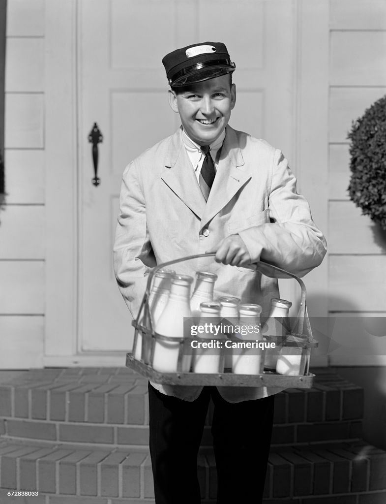 1930s SMILING MILKMAN...