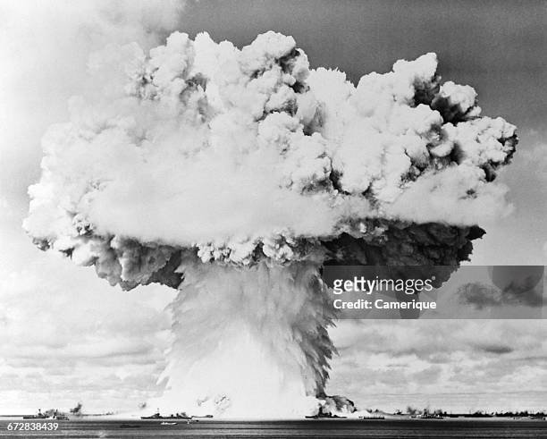 1940s 1950s ATOMIC BOMB BLAST MUSHROOM CLOUD
