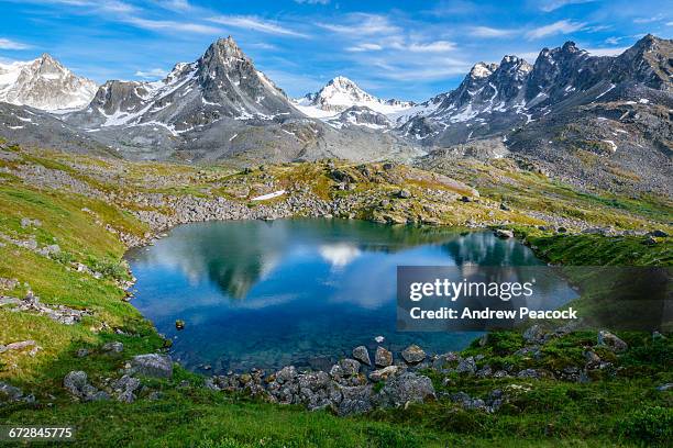 lake in the talkeetna mountains. - anchorage stock-fotos und bilder