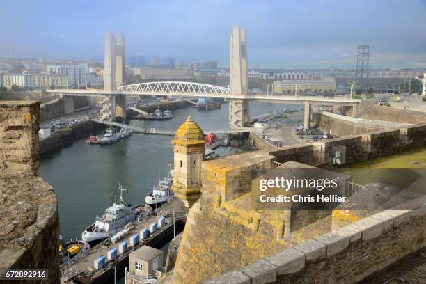 pont de recouvrance (1950-54) & castle brest brittany france - brest brittany stock pictures, royalty-free photos & images