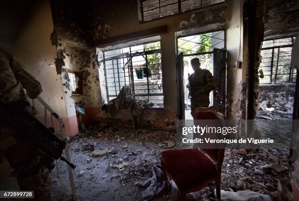 Iraqi Emergency Response Division forces and Federal Police snipers fighting ISIS at the Mosul old city.