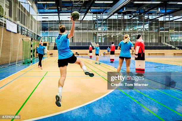 handball training session - court handball stock-fotos und bilder