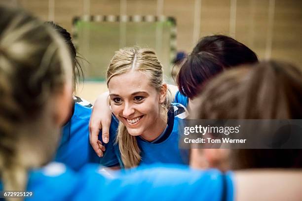 team player demonstrating team spirit - team handball stock-fotos und bilder