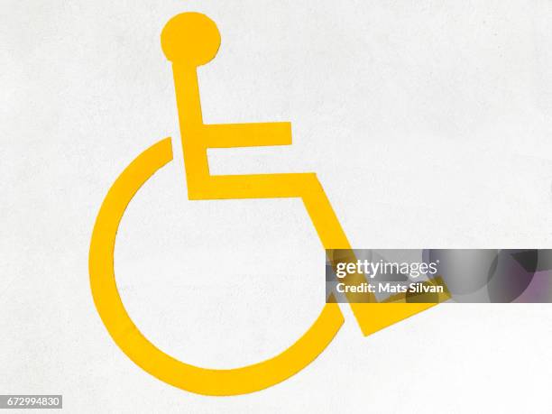 wheelchair symbol - strasse schweiz stock-grafiken, -clipart, -cartoons und -symbole