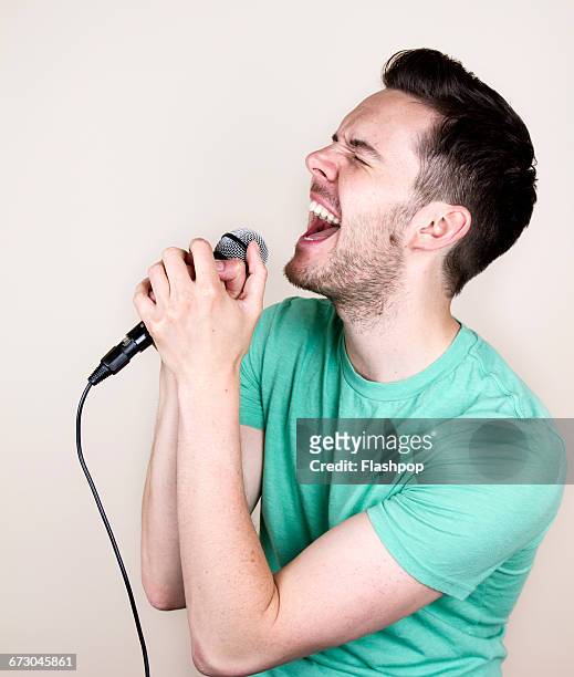 portrait of person singing - singing microphone stock pictures, royalty-free photos & images