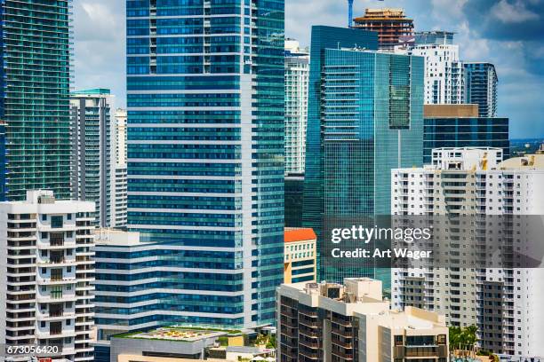 フロリダ州マイアミのダウンタウン高層ビル クローズします。 - downtown miami ストックフォトと画像