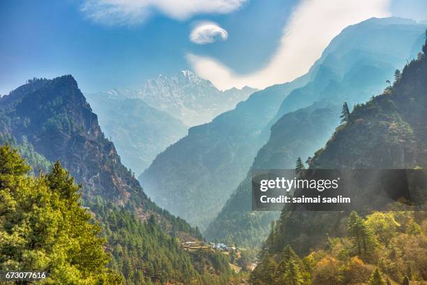 beautiful lanscape of himalaya mountains range, thamserku mt. in everest region - himalayas sunrise stock pictures, royalty-free photos & images