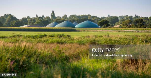 biogas plant - methaan stockfoto's en -beelden