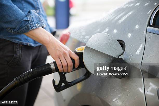 woman fuelling car - refueling stock-fotos und bilder