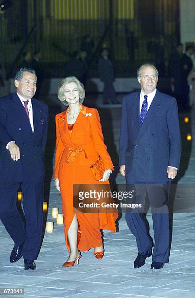 Queen Sofia and King Juan Carlos of Spain arrive November 23, 2001 at the presidential palace in Lima, Peru to attend the official banquet offered by...