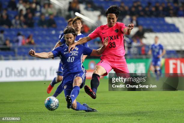 Kanazaki Mu of Kashima Antlers competes for the ball with Richard Windbichler of Ulsan Hyundai FC during the AFC Champions League Group E match...