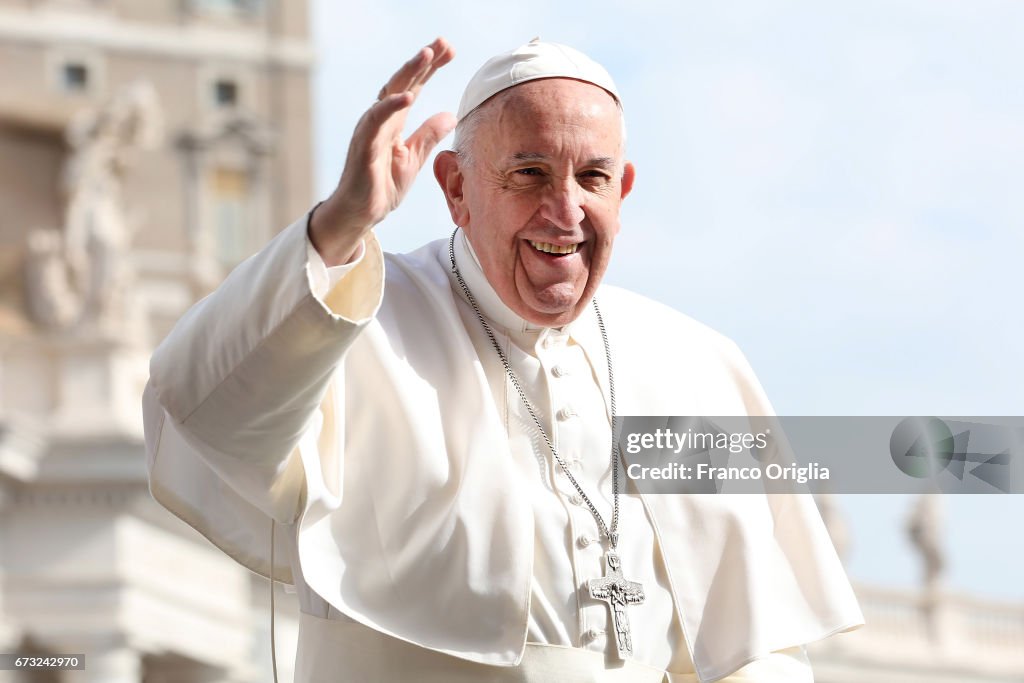 Pope Francis Holds His Weekly Audience