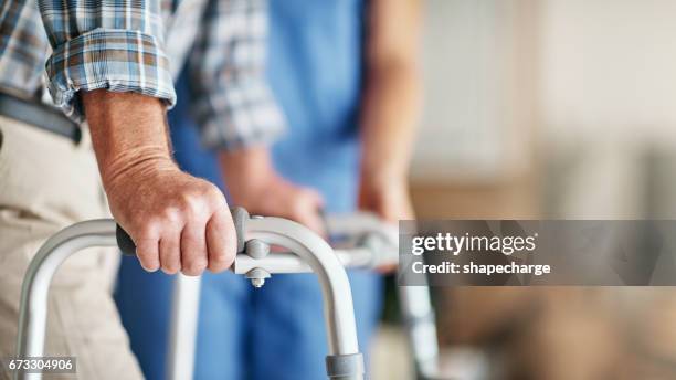 il giusto supporto ti farà bene - apparecchiatura medica foto e immagini stock