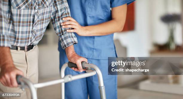 a veces una familia necesita ese toque extra especial - alivio fotografías e imágenes de stock