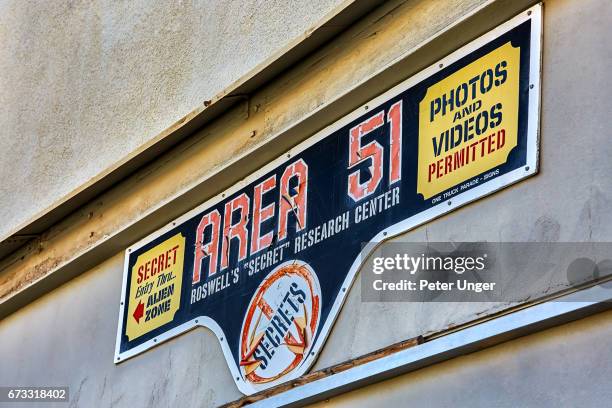 the town of roswell, famous for location of controversial ufo crash in 1947, new mexico, usa - crash site stock-fotos und bilder