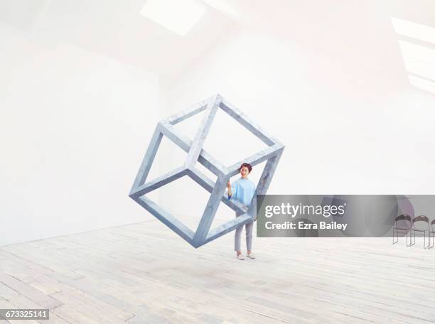 woman interacting with an impossible cube. - thinking outside the box expressão inglesa imagens e fotografias de stock