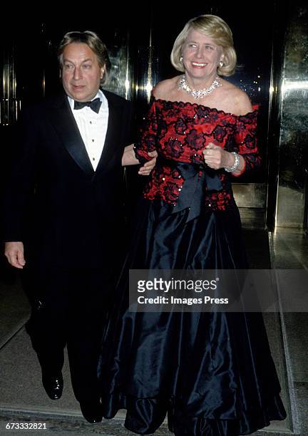 Arnold Scaasi and Liz Smith attend the 1992 Metropolitan Museum of Art's Costume Institute Gala circa 1992 in New York City.