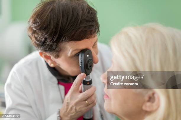 doing eye test - ophthalmoscope stock pictures, royalty-free photos & images