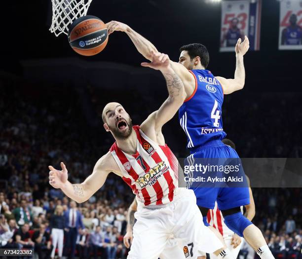 Vassilis Spanoulis, #7 of Olympiacos Piraeus in action during the 2016/2017 Turkish Airlines EuroLeague Playoffs leg 3 game between Anadolu Efes...