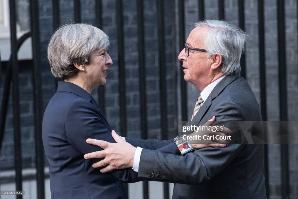 British Prime Minister Greets European Commission President in Downing Street